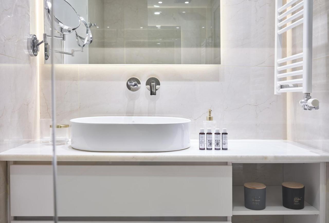 Urban Heights 3Bd Apt, Next To Hilton Атина Екстериор снимка
